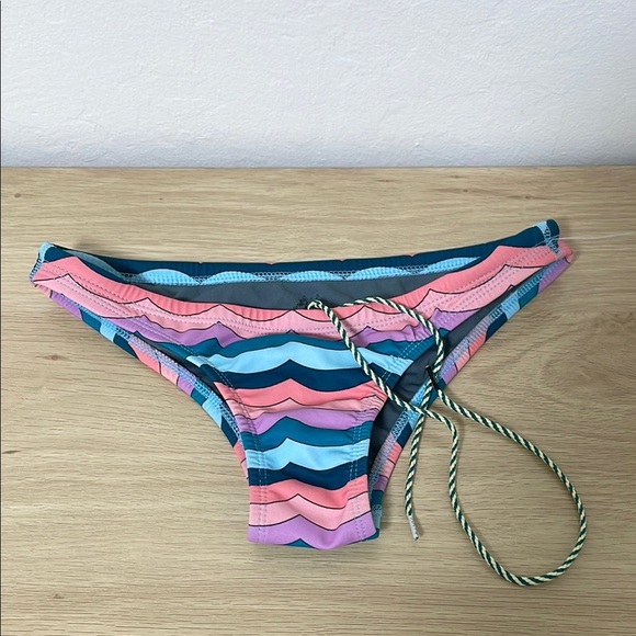 Jolyn Clothing Europe Swim Suit Bottom Size Small - Picture 1 of 4